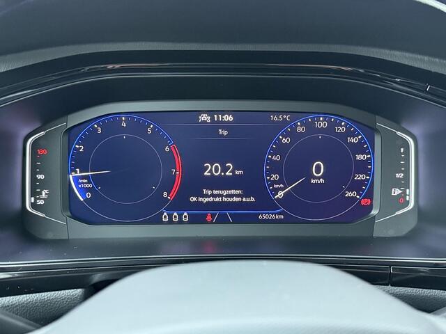 Volkswagen T-Roc 1.5 TSI Style | 150 PK | Adaptive cruise control | Achteruitrijcamera | 18" velgen | Apple Carplay/Android Auto |