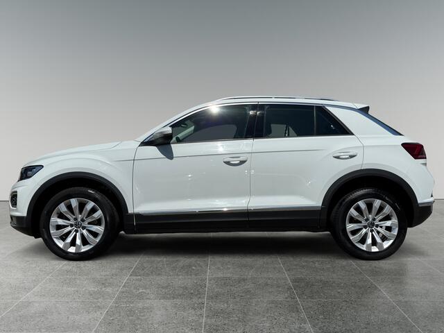 Volkswagen T-Roc 1.5 150pk TSI Sport Winterpakket | Navigatie 'Discover Media' | Achteruitrijcamera (Rear View)