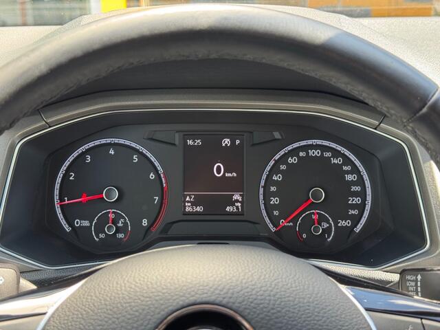 Volkswagen T-Roc 1.5 TSI 150pk DSG Sport - trekhaak - adaptive - climate control