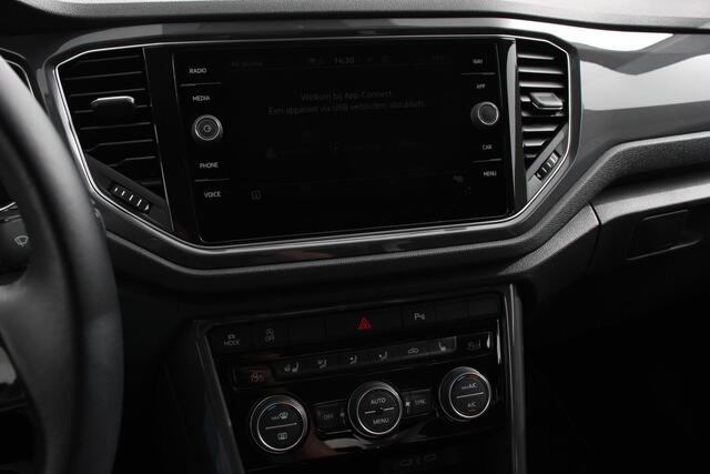 Volkswagen T-Roc 1.5 TSI DSG Sport 150 PK Navigatie Apple Carplay/Android Auto Climate Control Camera Adaptive Cruise Control Electrisch bedienbare achterklep