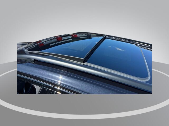 Volkswagen T-Roc 1.5 TSI 150PK DSG R-Line Business · Panoramadak · Apple/Android Car Play · Camera · Dodehoek sensoren · Navigatie · Black Style ·