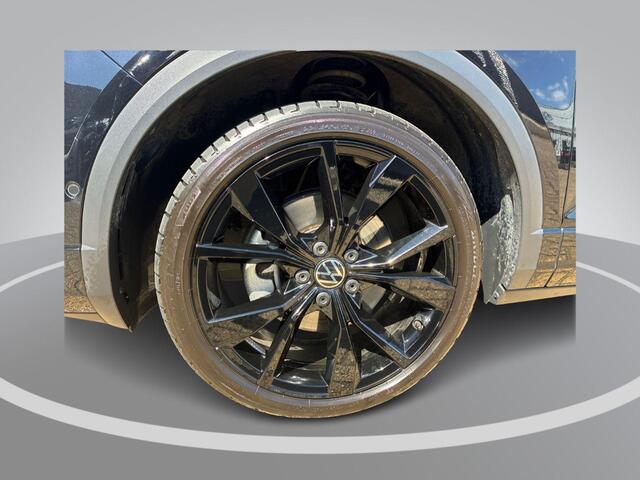 Volkswagen T-Roc 1.5 TSI 150PK DSG R-Line Business · Panoramadak · Apple/Android Car Play · Camera · Dodehoek sensoren · Navigatie · Black Style ·