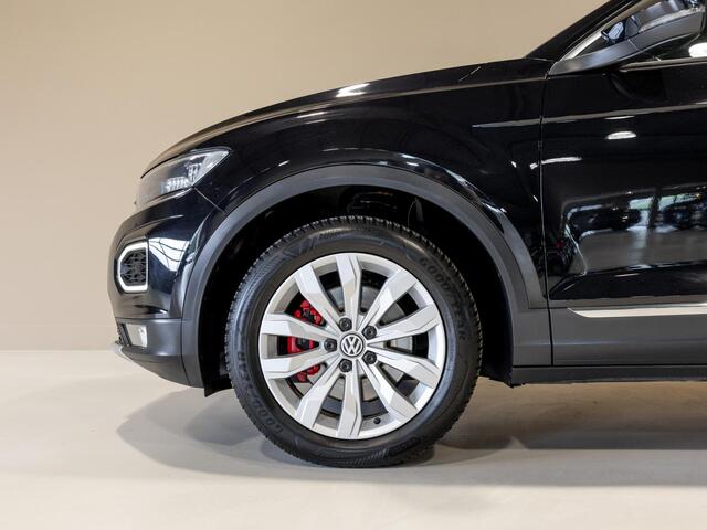 Volkswagen T-Roc 1.5 TSI Sport 150pk / Stoelverwarming / Airco / Navigatie / Adaptieve cruise control / Apple carplay /