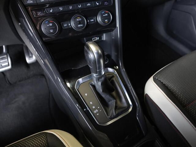 Volkswagen T-Roc 1.5 TSI Sport 150pk / Stoelverwarming / Airco / Navigatie / Adaptieve cruise control / Apple carplay /