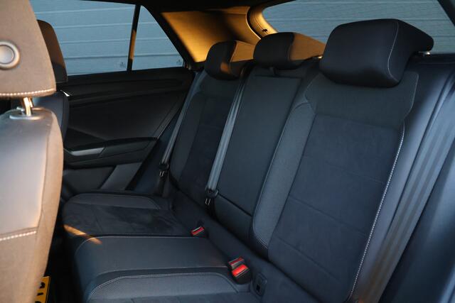 Volkswagen T-Roc 1.5 TSI 110kW DSG-7 R-Line Black Style IQ.Light/Camera/Virtual Cockpit Pro/ErgoActive/18"