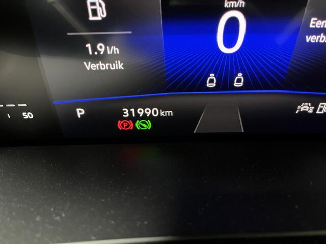 Volkswagen T-Roc Cabrio 1.5 TSI R-Line / AUTOMAAT/ PARK.SENSOREN V+A/ CAMERA/ STUUR+STOELVERWARM./ APP-CONNECT/ ACC/ KEYLESS/ DODEHOEK/ RIJ-MODI/ DIGITAL DASH/ NAVI/ DAB/ CLIMA/ IQ.LIGHT/ 19'' LMV