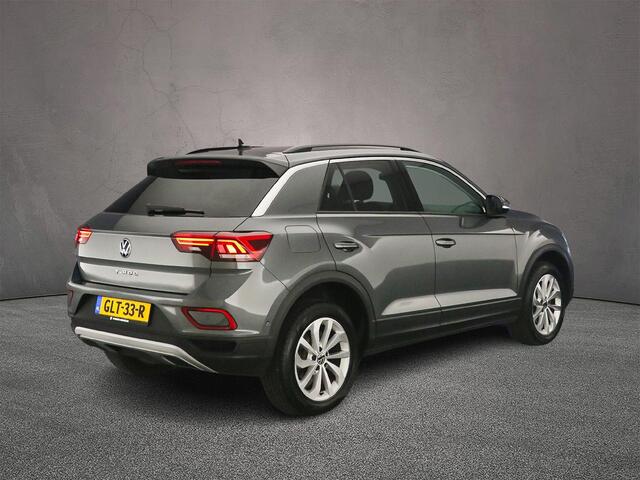 Volkswagen T-Roc Life Edition 1.5 TSI 150pk DSG Automaat Adaptive cruise control, Achteruitrijcamera, App connect, LED koplampen, Parkeersensoren, Airco, DAB, Radio, Bluetooth