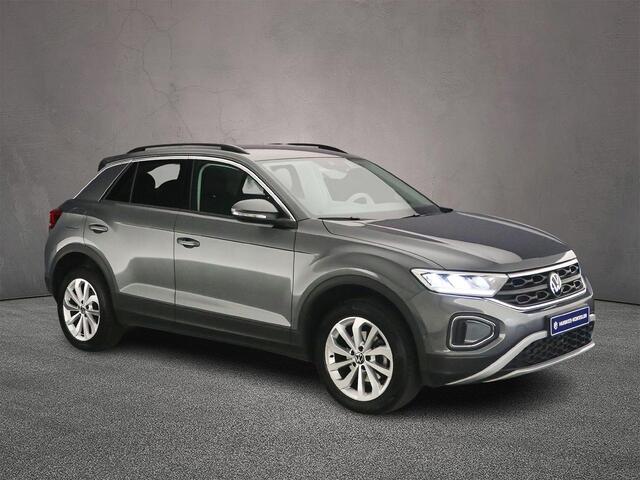 Volkswagen T-Roc Life Edition 1.5 TSI 150pk DSG Automaat Adaptive cruise control, Achteruitrijcamera, App connect, LED koplampen, Parkeersensoren, Airco, DAB, Radio, Bluetooth