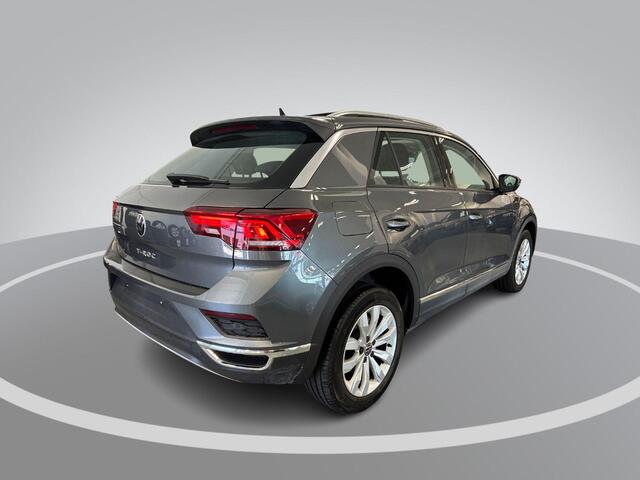 Volkswagen T-Roc 1.5 TSI 150pk DSG Sport · Panoramadak · Camera · Keyless · Apple/Android Car Play · Dodehoek Detectie · P-Sensoren · 17'' Inch ·