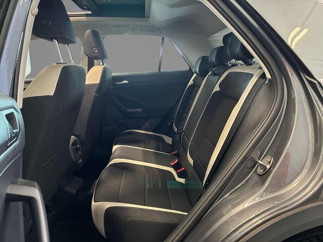 Volkswagen T-Roc 1.5 TSI 150pk DSG Sport · Panoramadak · Camera · Keyless · Apple/Android Car Play · Dodehoek Detectie · P-Sensoren · 17'' Inch ·