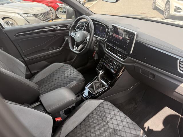Volkswagen T-Roc 1.5 TSI R-Line Business+ Trekhaak / Carplay / Panodak / Sportstoelen / Adapt. Cruise