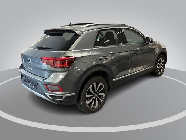 Volkswagen T-Roc 1.5 TSI 150pk DSG Style · Panoramadak · Camera · Keyless · Elek. Achterklep · Alarmklasse 3 · Massagefunctie Bestuurder · Parkeer Assistent · Stoelverwarming ·
