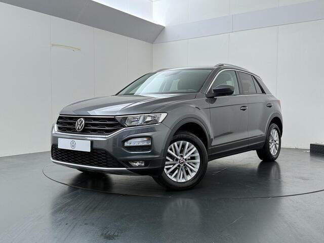 Volkswagen T-Roc 1.5 TSI Style | 150 PK | Automaat | Trekhaak | Adaptive Cruise Control | Climate control | Elektrische achterklep | Navigatiesysteem | Parkeersensoren |