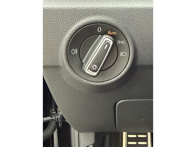 Volkswagen T-Roc 1.5 TSI Style Business ACC-Nav-17"-Trekhaak