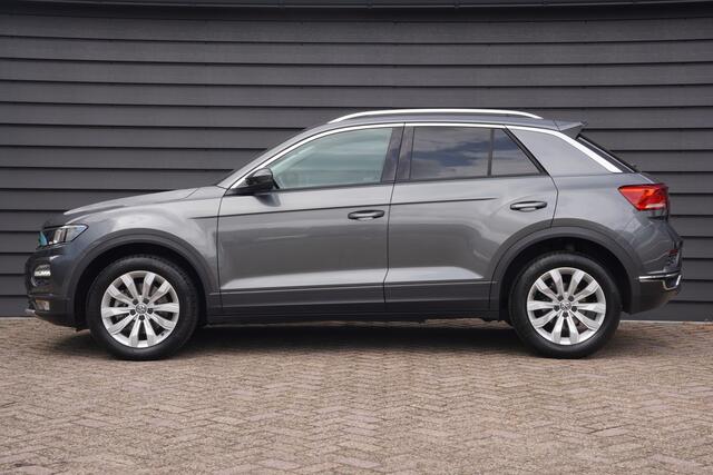 Volkswagen T-Roc 1.0 TSI Style - TREKHAAK - CARPLAY - CAMERA - 38820 KM NAP -