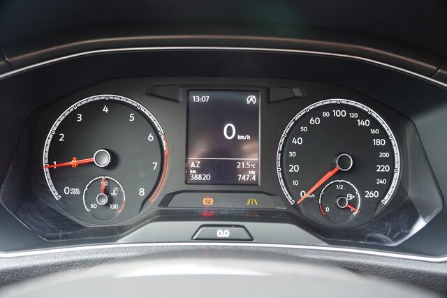 Volkswagen T-Roc 1.0 TSI Style - TREKHAAK - CARPLAY - CAMERA - 38820 KM NAP -
