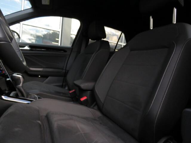 Volkswagen T-Roc 1.5 TSI 150pk DSG-aut. R-LINE / Trekhaak afn. / Camera / Stoelverw. / IQ Light / FABRIEKS garantie