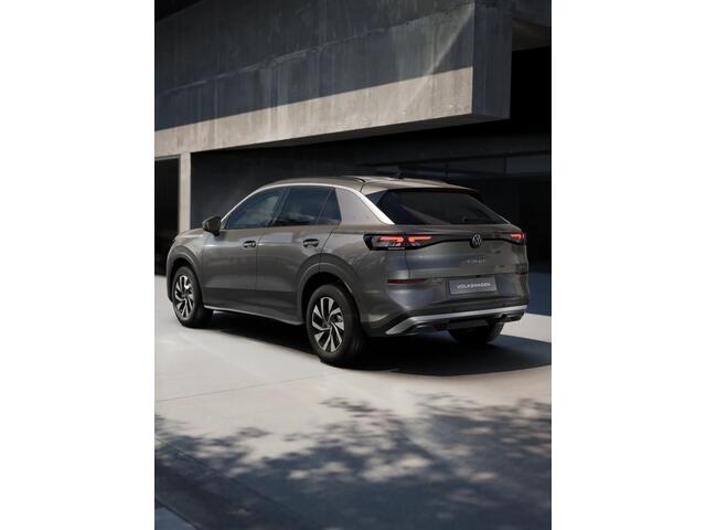 Volkswagen T-Roc Limited Edition | 'App-Connect' draadloze smartphone integratie | Automatische afstandsregeling (Adaptive Cruise Control) | Buitenspiegels elektrisch instel-, verwarm- en inklapbaar
