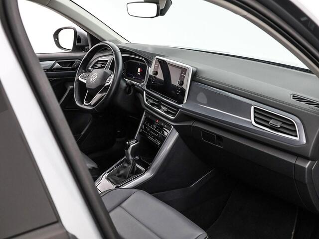 Volkswagen T-Roc 1.5 TSI 150pk DSG Style · Leder · Panoramadak · Camera · Matrix LED · Keyless · Dodehoeksensor ·