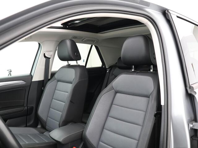 Volkswagen T-Roc 1.5 TSI 150pk DSG Style · Leder · Panoramadak · Camera · Matrix LED · Keyless · Dodehoeksensor ·