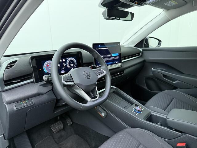 Volkswagen T-Roc 1.5 eTSI Life First Edition | 116 PK | Automaat | Trekhaak wegklapbaar | Adaptive Cruise Control | Achteruitrijcamera | Climate control | Dodehoek detectie |