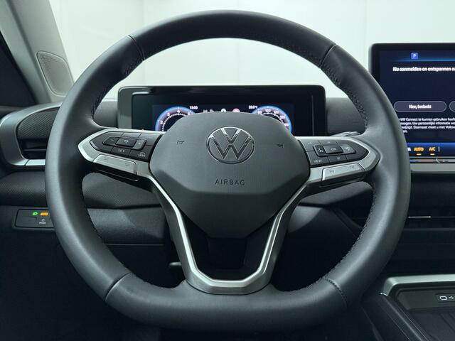 Volkswagen T-Roc 1.5 eTSI Life First Edition | 116 PK | Automaat | Trekhaak wegklapbaar | Adaptive Cruise Control | Achteruitrijcamera | Climate control | Dodehoek detectie |