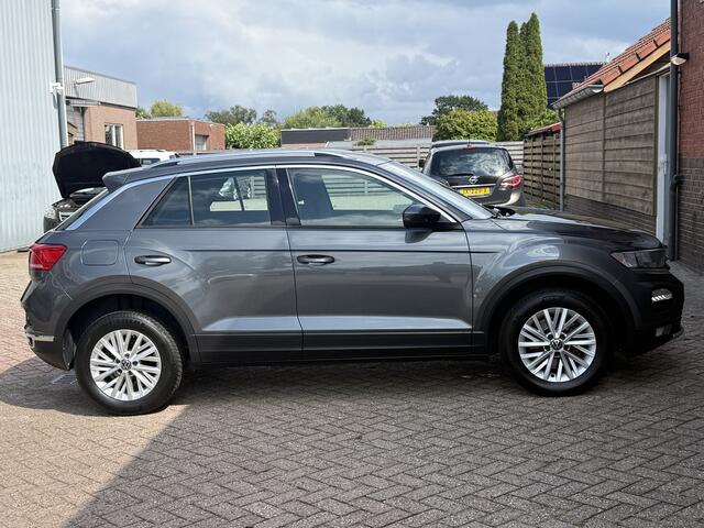 Volkswagen T-Roc 1.0 TSI Style | ADAPT. CRUISE | NAVI | DAB | PDC | CARPLAY |