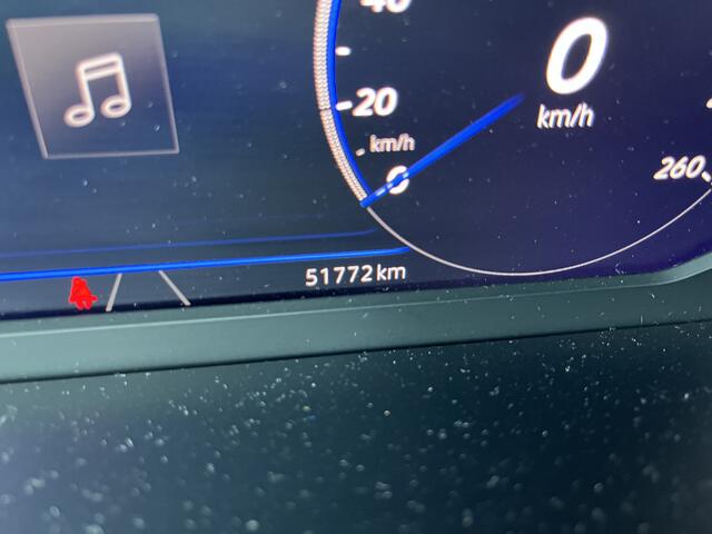 Volkswagen T-Roc 1.5 TSI R-Line / AUTOMAAT/ TREKHAAK/ LEER/ 2x R-LINE/ KEYLESS/ DIGITAL DASH/ APP-CONNECT/ DAB/ CLIMATE/ STOELVERWARMING/ PARK. SENSOREN + CAMERA/ NAVI/ 19" LMV