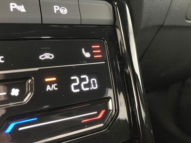 Volkswagen T-Roc 1.5TSI/150PK DSG R-Line · Trekhaak · Navigatie · Camera + Parkeersensoren · Stoelverwarming · Apple/Android Car Play · Garantie t/m 17-04-2027