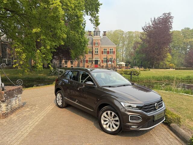 Volkswagen T-Roc 1.5 TSI Sport 150 PK DSG | Blind Spot | Digidash | Camera | Adaptive |
