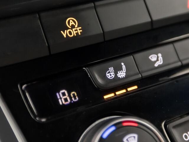 Volkswagen T-Roc 2.0 TSI 4Motion Sport R 190Pk Automaat (VIRTUAL COCKPIT, APPLE CARPLAY, STUUR/STOELVERWARMING, CAMERA, SPORTSTOELEN, GETINT GLAS, ELEK ACHTERKLEP, KEYLESS, NIEUWSTAAT)