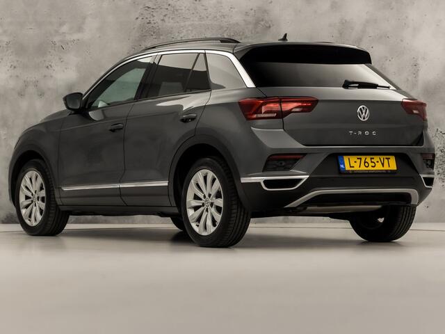 Volkswagen T-Roc 1.5 TSI Sport 150Pk (APPLE CARPLAY, GROOT NAVI, CLIMATE, STOELVERWARMING, ZWART HEMEL, LED KOPLAMPEN, SPORTSTOELEN, GETINT GLAS, ELEK ACHTERKLEP, ADAPTIVE CRUISE, NIEUWSTAAT)