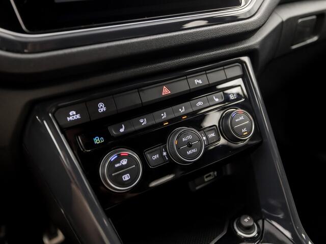 Volkswagen T-Roc 1.5 TSI Sport 150Pk (APPLE CARPLAY, GROOT NAVI, CLIMATE, STOELVERWARMING, ZWART HEMEL, LED KOPLAMPEN, SPORTSTOELEN, GETINT GLAS, ELEK ACHTERKLEP, ADAPTIVE CRUISE, NIEUWSTAAT)