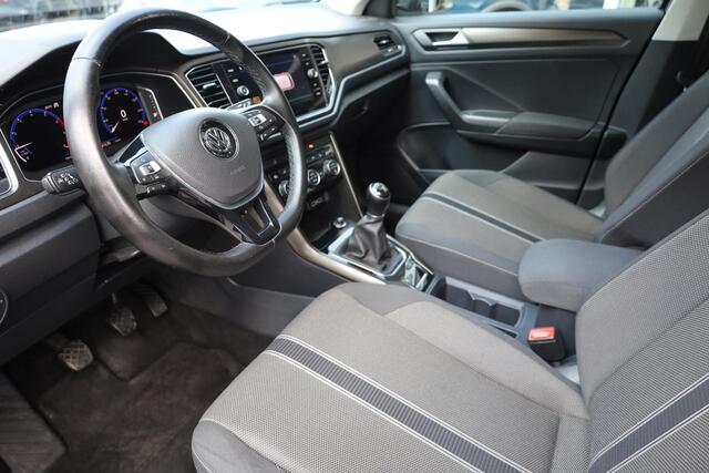 Volkswagen T-Roc 1.0 TSI R-line Style CARPLAY DAB NAVI COCKPITVIEW STOELVERWARMING 2xPDC ACC 19"LMV ALL-SEASONS NAP ZEER-NETJES!!