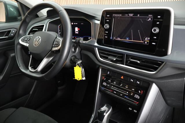 Volkswagen T-Roc 1.5 TSI 150pk DSG Style Trekhaak Camera Stoelverwarming Massage Virtual Cockpit Navigatie