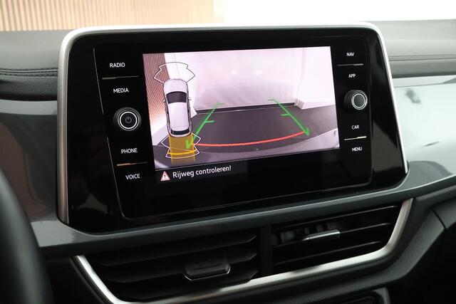 Volkswagen T-Roc 1.5 TSI 150pk DSG Style Trekhaak Camera Stoelverwarming Massage Virtual Cockpit Navigatie