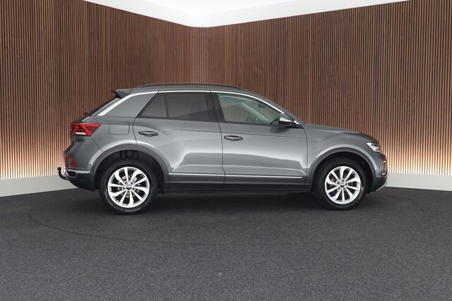 Volkswagen T-Roc 1.5 TSI 150pk DSG Style Trekhaak Camera Stoelverwarming Massage Virtual Cockpit Navigatie
