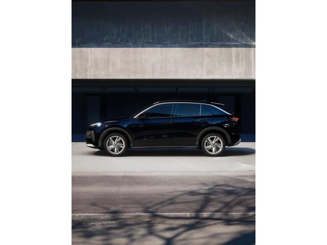 Volkswagen T-Roc 1.5 eTSI 116 7DSG Life First Edition | 'App-Connect' draadloze smartphone integratie | Automatische afstandsregeling (Adaptive Cruise Control) | Buitenspiegels elektrisch instel-, verwarm- en inklapbaar