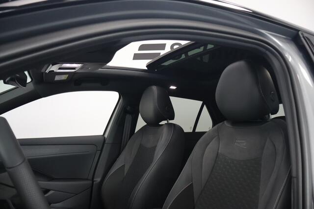 Volkswagen T-Roc 1.5 eTSI 110 kW R-Line DSG | Trekhaak | Panoramadak | Matrix