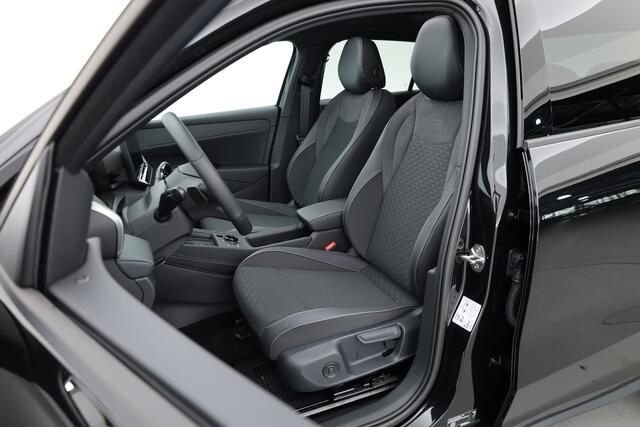 Volkswagen T-Roc 1.5 eTsi R-Line | Pano | IQ Light | Adapt. Cruise | Trekhaak | Camera | Stoel- Stuurverw. | CarPlay |