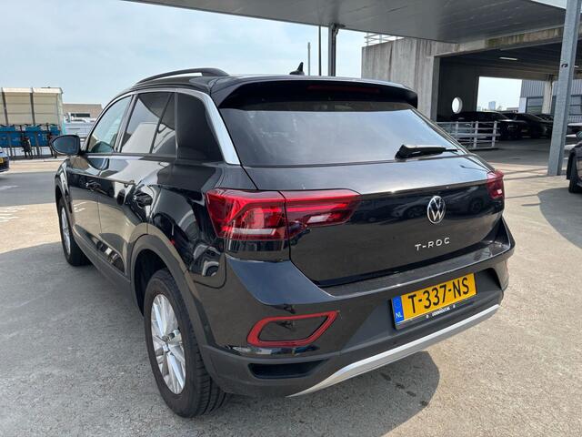 Volkswagen T-Roc 1.5 TSI Life Business 150pk | Navi | Climatronic | App Connect | Verwarmde stoelen |