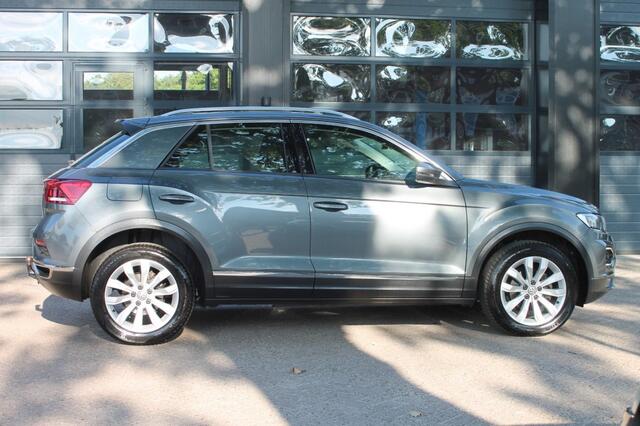 Volkswagen T-Roc 1.5 TSI Sport 150pk Stoel/stuur verwarming / afneembare trekhaak.