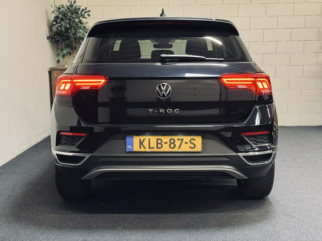 Volkswagen T-Roc 1.5 TSI Active | 17" | CarPlay | Stoelverw. |