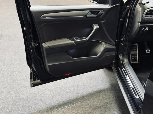 Volkswagen T-Roc 1.5 TSI Active | 17" | CarPlay | Stoelverw. |