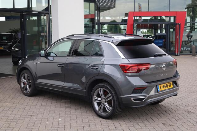 Volkswagen T-Roc 1.5 TSI Sport Business R 150PK / 110kW DSG, Panoramadak, R-Line in- en exterieur, achteruitrijcamera (rear view), parkeersensoren voor en achter (pdc), 18" 'Sebring' LMV, elektrisch verstel-, verwarm- en inklapbare buitenspiegels (spiegelpakket), lendesteun, LED verlichting, navigatie, verwarmbare voorstoelen, DAB+, elektrische achterklep, adaptieve cruise control (acc), Apple Carplay & Android Auto, keyless start & entry etc.