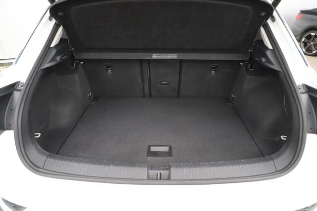Volkswagen T-Roc 1.0 TSI Style Business Trekhaak 18 inch Zwarte Velgen Navigatie Carplay Android Airco Adaptive Cruise Control Parkeersensoren