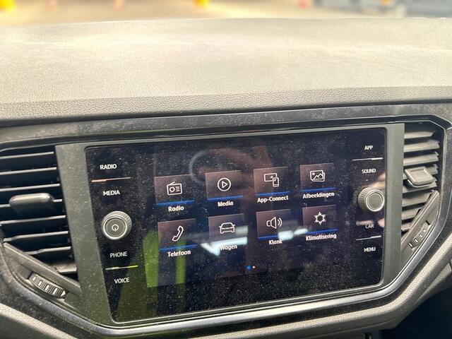 Volkswagen T-Roc 1.0 TSI | Stoelverwarming | Apple Carplay | Parkeersensoren | Trekhaak | Climate Control | Navigatie |