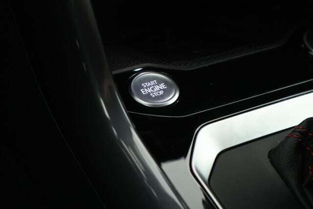 Volkswagen T-Roc 1.5 TSI 150pk DSG R-Line Sport Camera Keyless Stoelverwarming Navigatie Virtual Cockpit LED