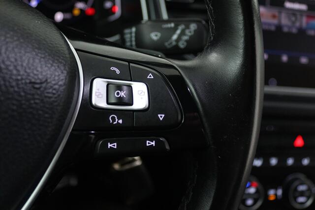 Volkswagen T-Roc 2.0 TSI 4Motion Sport (PANORAMADAK, STOEL/STUUR VERWARMING, TREKHAAK, PARKEERSENSOREN)