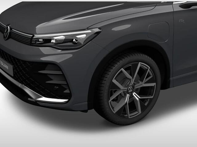 Volkswagen TIGUAN R-line Edition 1.5 TSI eHybrid 204 pk 6 versn. DSG · Black style pakket · Comfort pakket · Trekhaak incl. aanhangermanoeuvreerhulp (trailer assist) · Incl. Inruilvoordeel ·